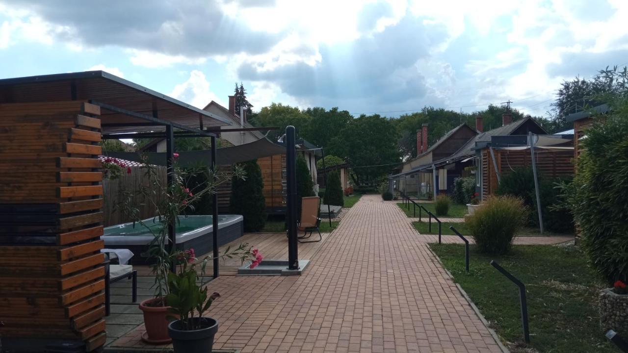 Green Corner Wellness Püspökladány Εξωτερικό φωτογραφία